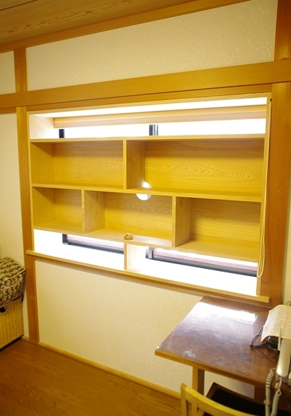 セン材 栓 の出窓収納 本棚 Withﾌﾟﾘｰﾂｽｸﾘｰﾝ ｵｰﾀﾞｰﾒｲﾄﾞ製作例13 9 丸萬 京都の木材屋